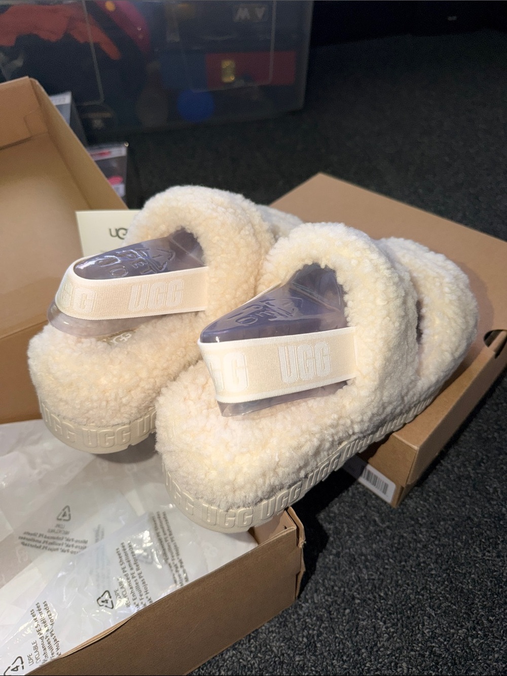 Size 10 oh fluffita tan slippers Ugg NIB